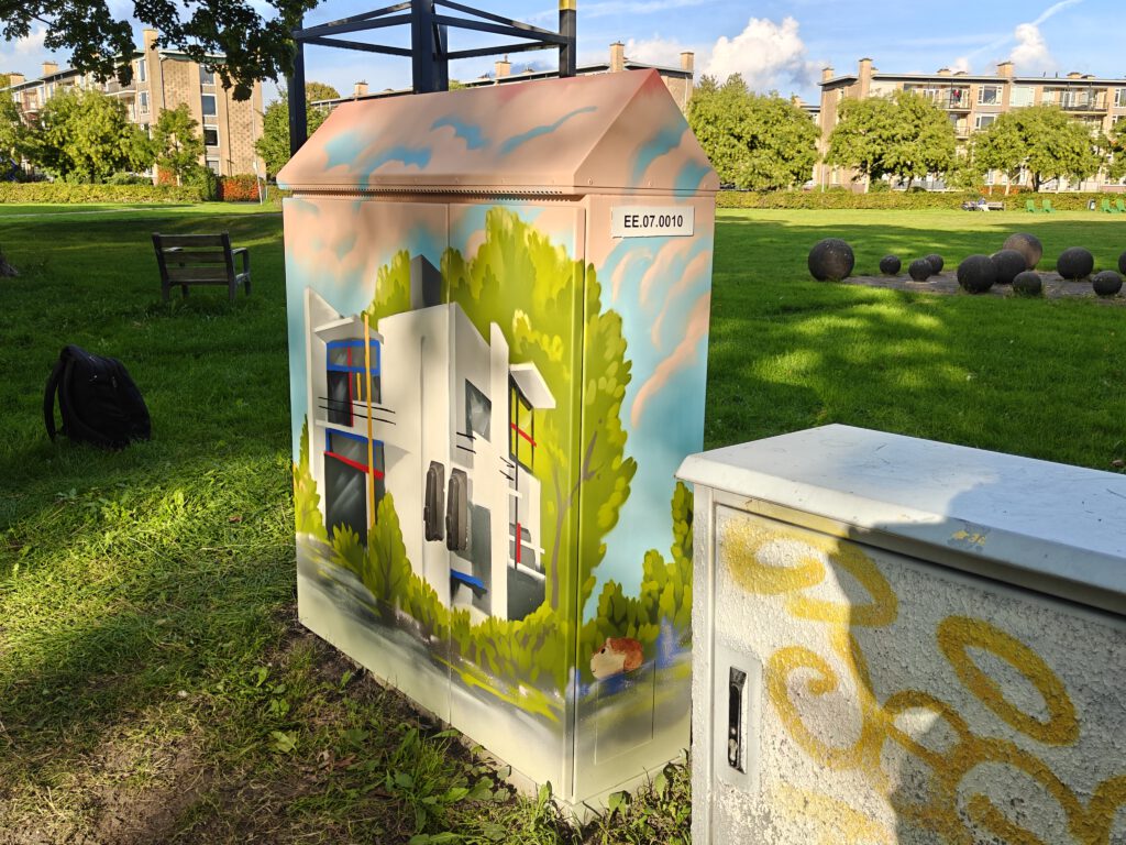 street art tolsteeg Utrecht Milou van Montfort stroomkast beschilderd